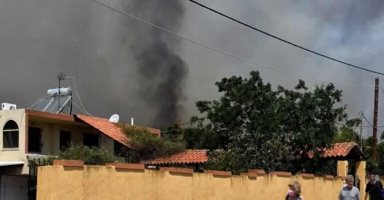 Αδιανόητο: Ιδιοκτήτρια Airbnb αναρωτιόταν αν έπρεπε να χρεώσει τους πελάτες που έφυγαν λόγω της φωτιάς