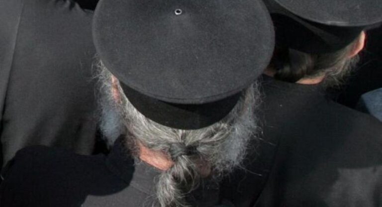 Άφησα τον άντρα μου για τον Παπά της ενορίας μου. Όταν όμως ζήτησα διαζύγιο, με χώρισε