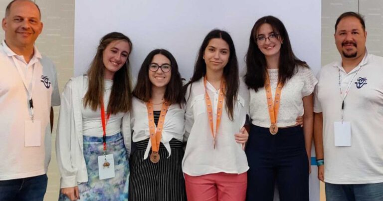 Αυτή τη νεολαία θέλουμε: Θρίαμβος στη Διεθνή Ολυμπιάδα Βιολογίας – Βραβεύτηκαν και οι 4 μαθήτριες μας