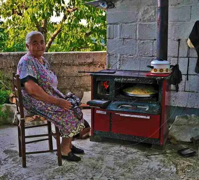 33 συγκινητικές φωτογραφίες ανθρώπων που έμειναν πίσω στο χωριό