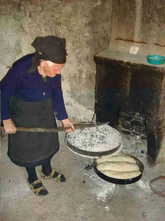 33 συγκινητικές φωτογραφίες ανθρώπων που έμειναν πίσω στο χωριό