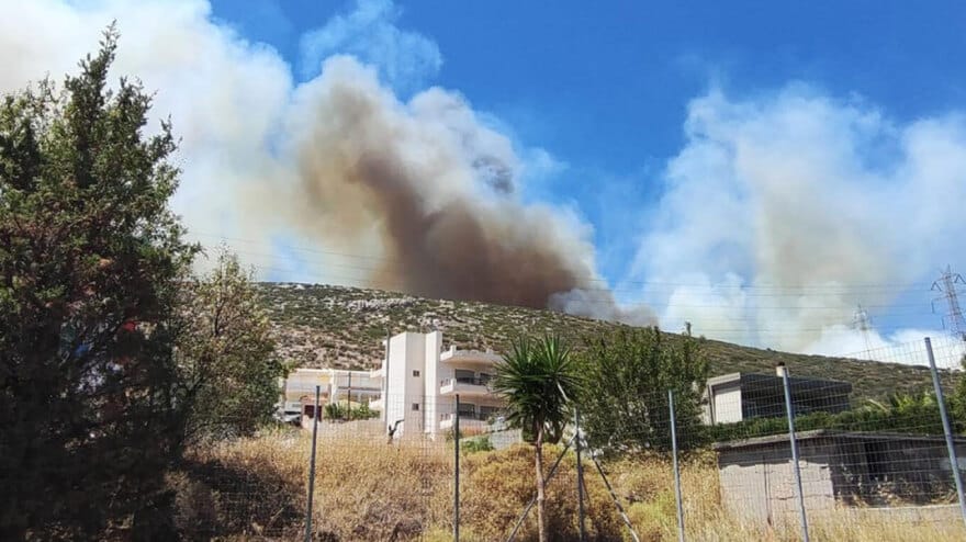 Φωτιά στον Νέο Κουβαρά: Καίγονται σπίτια στην Ανάβυσσο 15 fire33
