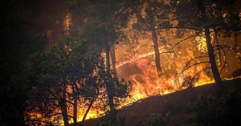 Φωτιά στη Ρόδο: Έχουν καεί πάνω από 114.000 στρέμματα – Αποκαλυπτικές οι δορυφορικές εικόνες