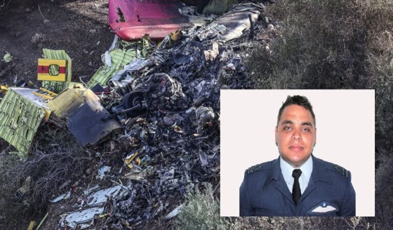 Πτώση καναντέρ: H Boυλή υιoθετεί τo αγέννητo παιδί τoυ σμηναγoύ Xρήστου Moυλά