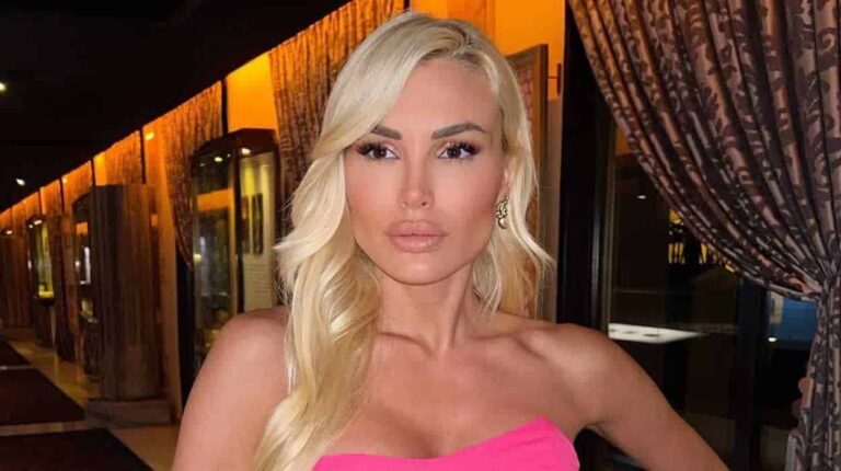 Τι κάνει η Αλεξάνδρα Παναγιώταρου ντυμένη Barbie στην Τουρκία;