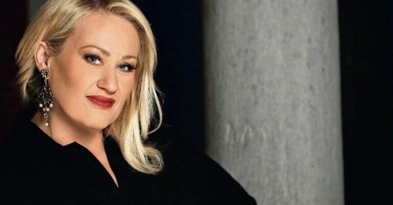 Η Αση Μπήλιου μιλά πρώτη φορά για την υιοθεσία της και τους βιολογικούς της γονείς