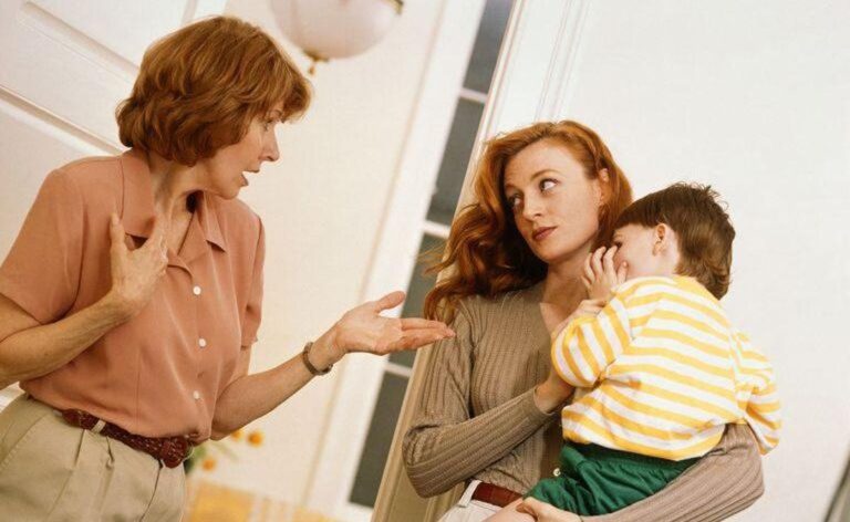 Η γυναίκα μου άκουσε τη μητέρα μου να λέει ότι δεν ήθελε να κάνουμε αγόρι και δεν τη θέλει σπίτι