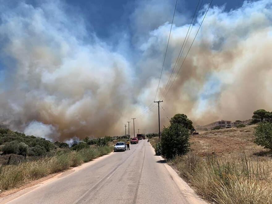 Φωτιά στον Νέο Κουβαρά: Καίγονται σπίτια στην Ανάβυσσο 12 koyvaras__1_