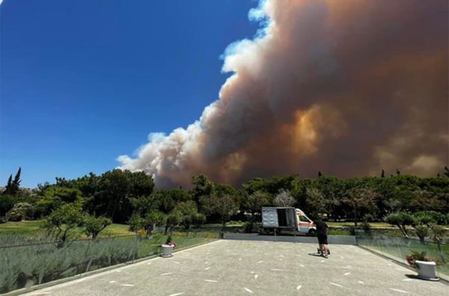 Φωτιά στον Νέο Κουβαρά: Καίγονται σπίτια στην Ανάβυσσο 9 lagonisi-1