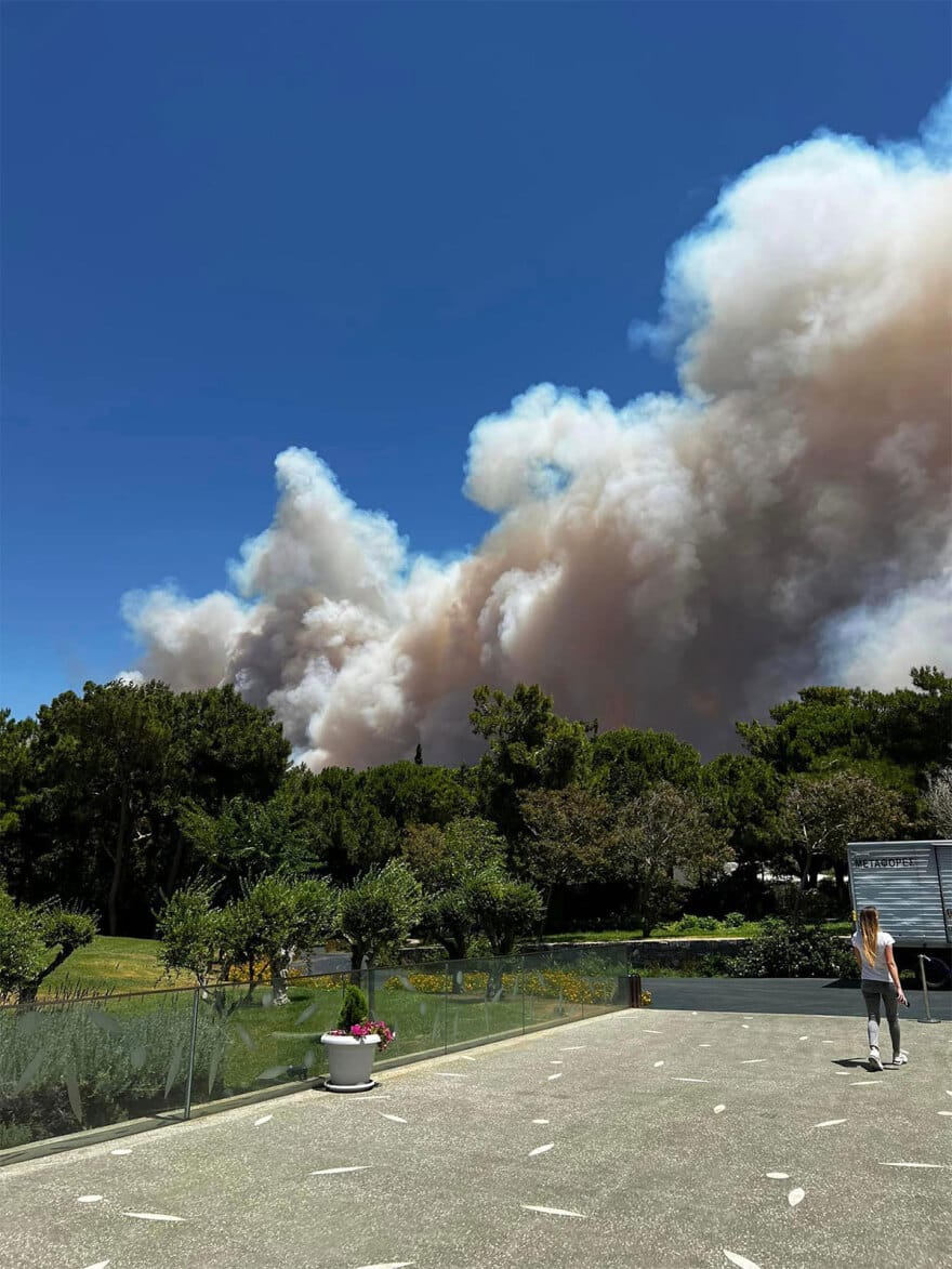 Φωτιά στον Νέο Κουβαρά: Καίγονται σπίτια στην Ανάβυσσο 8 lagonisi-2