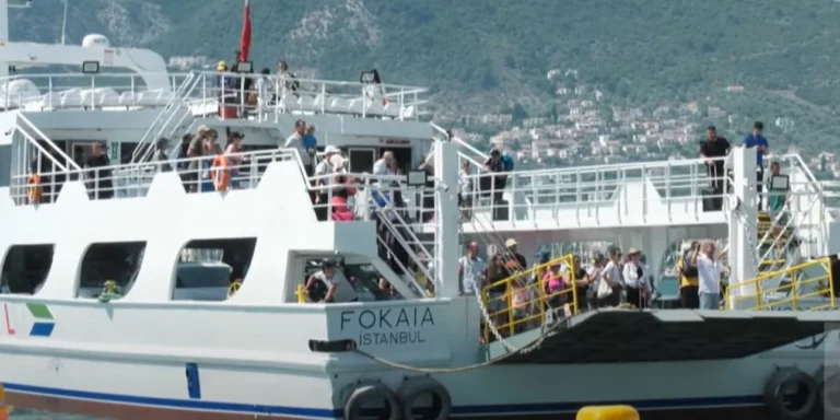 Λέσβος: «Βούλιαξε» το νησί από 9.000 Τούρκους τουρίστες -Στο 98% η πληρότητα στα καταλύματα