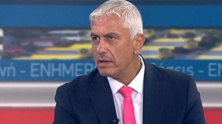 Νεκρός 20χρονος στη Λάρισα – Καλλιακμάνης: «Μπλέχτηκε το χέρι του αστυνομικού στα σύρματα και πυροβόλησε»