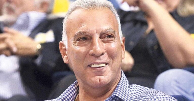 Nίκος Γκάλης: Αγνώριστος ο θρύλος του μπάσκετ σε πρόσφατη έξοδό του – Με βερμούδα και χαλαρό T-shirt