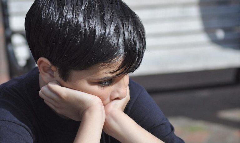 Ο πρώην μου πήρε το παιδί στο εξωτερικό και το ξαναείδα στα 19 του. Μπορώ να κάνω κάτι νομικά;