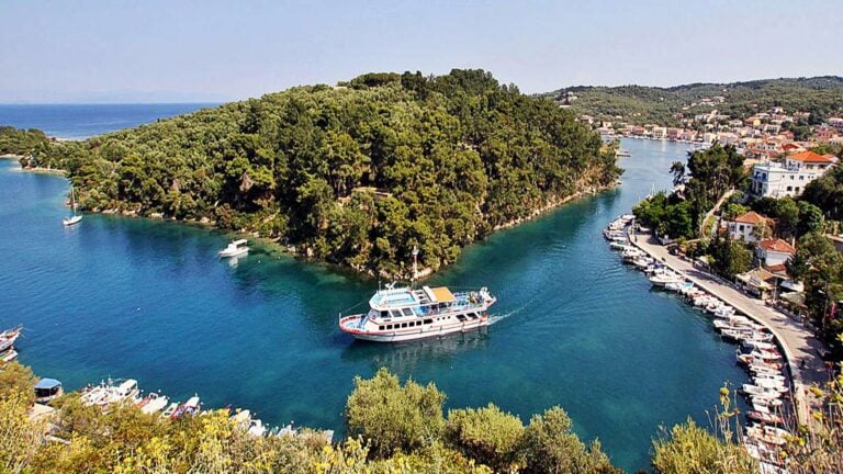 Ερώτημα: Θα άφηνες την Αθήνα για να ζήσεις μόνιμα σε κάποιο Ελληνικό νησί;