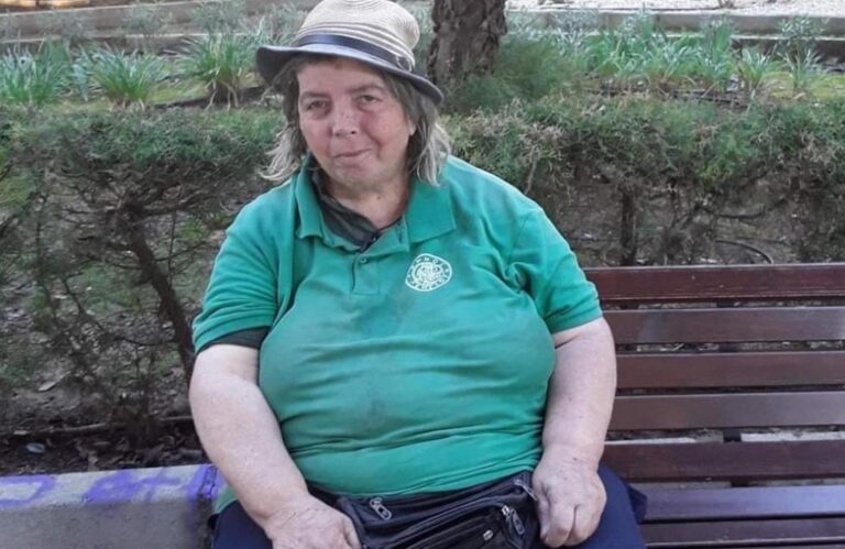 Πέθανε, ξεχασμένη από Θεό και ανθρώπους, η Αντρούλλα που σκούπιζε και καθάριζε την πόλη της στην βροχή και στον ήλιο