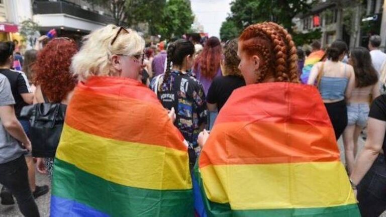 Ποιες χώρες στην Ευρώπη επιτρέπουν τον γάμο ομόφυλων ζευγαριών – Τι θα γίνει στην Ελλάδα;