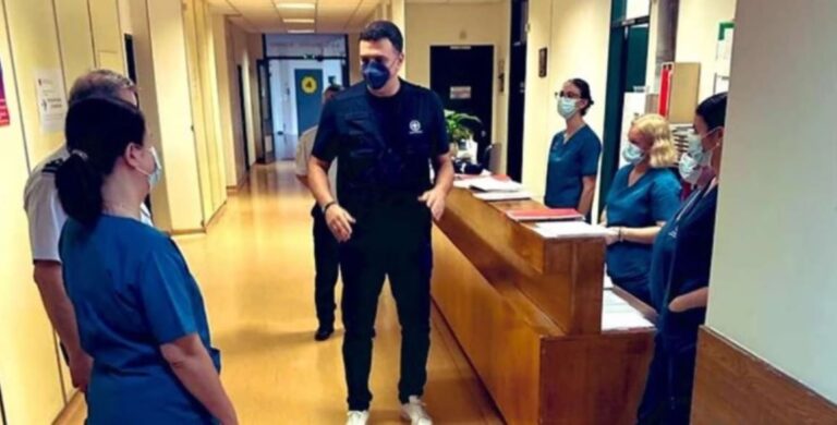 Πυροσβέστης έπαθε έμφραγμα την ώρα που έδινε «μάχη» με τις φλόγες – Στο νοσοκομείο ο Βασίλης Κικίλιας