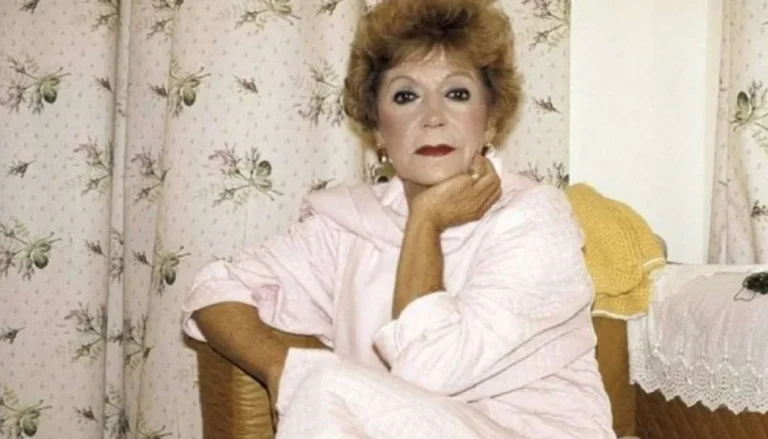 Στη φόρα η διαθήκη της Βλαχοπούλου 19 χρόνια μετά το θάνατό της  –  Τι απέγιναν 1.000.000 ευρώ και οι λίρες της Ρένας