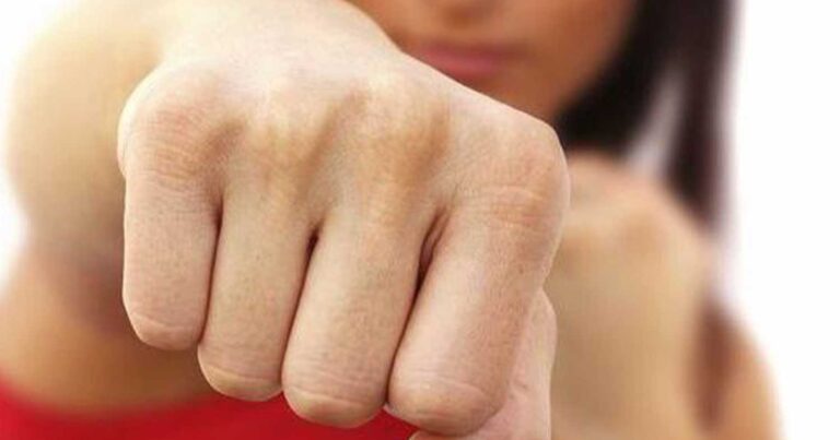 Ρωσία: Γυναίκα ξυλοκόπησε νεαρή γιατί φορούσε πολύ τολμηρό μαγιό