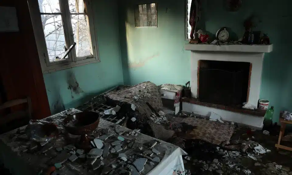 spiti kameno dytiki attiki.jpg