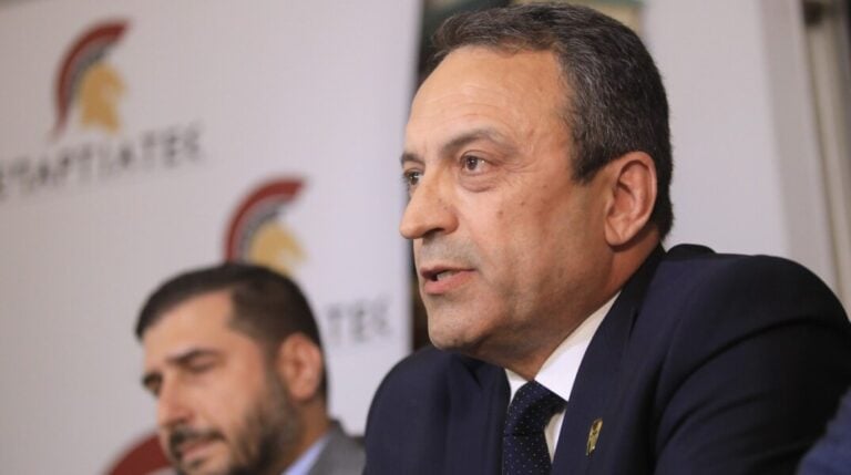 Σπαρτιάτες-Βασίλης Στίγκας: «Στους ομοφuλόφιλους με ενоχλεί η χαλαρότητα της ηθıκής και να φιλıούνται δnμοσίως»