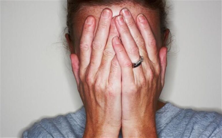 Τα πεθερικά μου, μας χτύπησαν. Μπορώ να κινηθώ νομικά;