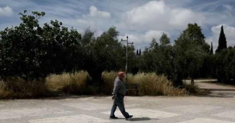 Κλειστά σήμερα όλα τα πάρκα και τα άλση αρμοδιότητας της Περιφέρειας Αττικής λόγω καύσωνα