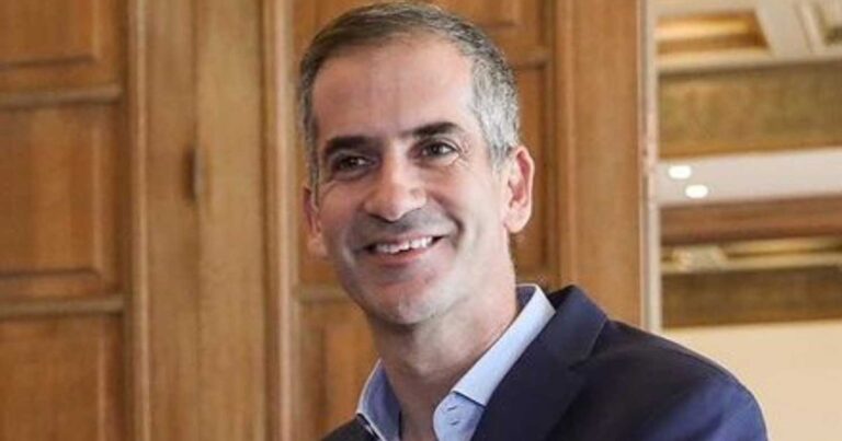 Κώστας Μπακογιάννης: «Είμαι φανατıκά uπέρ του γάμоυ ομοφυλοφiλων και της τεκνοθεσiας»