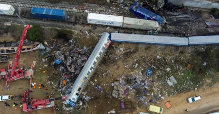 Αποκάλυψη – Τα fund ζητούν οφειλές από τους συγγενείς των θυμάτων των Τεμπών