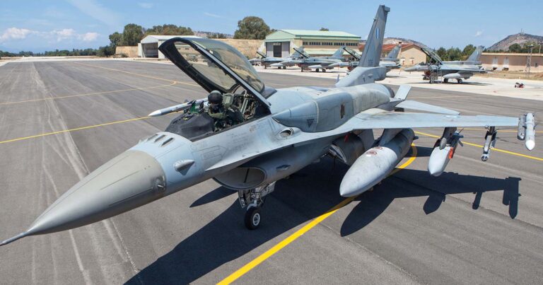 Νέα Αγχίαλος: Απομακρύνονται F-16 από την αεροπορική βάση – Τεράστιες εκρήξεις στην αποθήκη πυρομαχικών