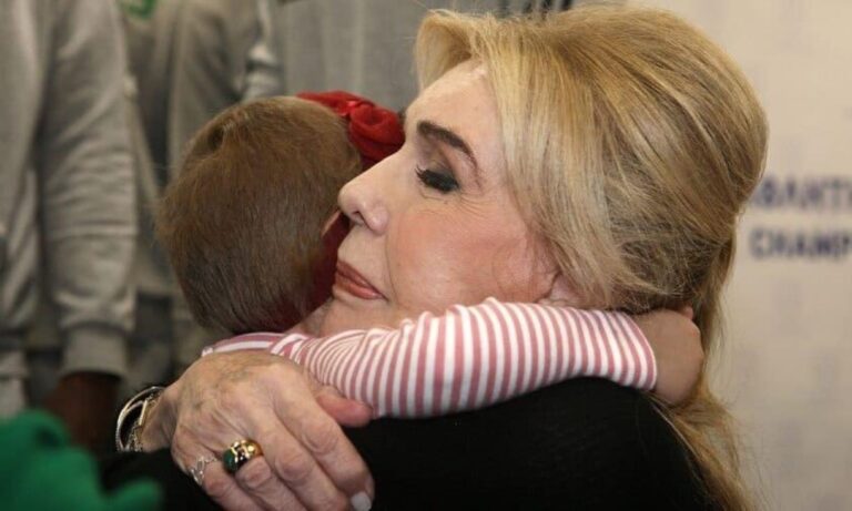 «Το να προσφέρω μόνο χρήματα για τα παιδιά δεν μου λέει τίποτα.. Θέλω να συμπάσχω…»: Η σπάνια εξομολόγηση της Μαριάννας Βαρδινογιάννη