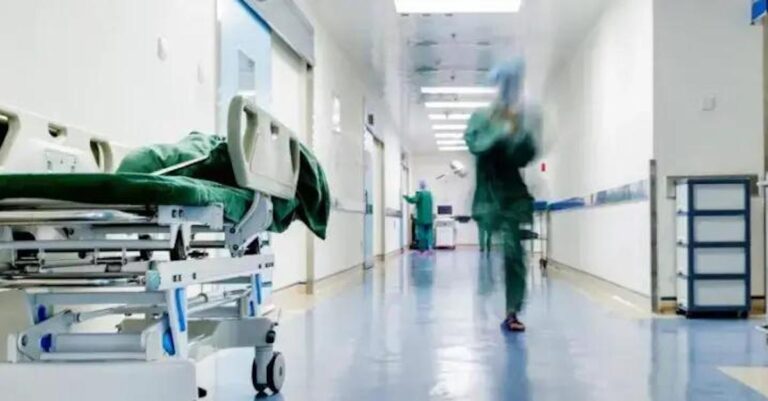 Τραγωδία: Νεκρός μέσα στο Νοσοκομείο μπροστά σε Γιατρούς και ασθενείς