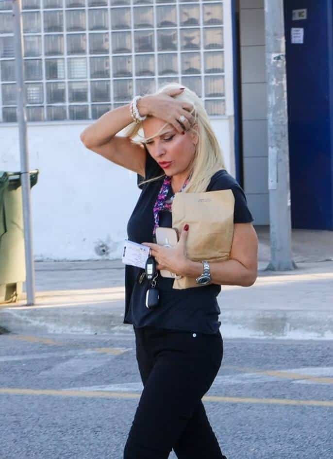 tsakosame tin eleni menegaki tin ora poy evgaze eisitirio gia na salparei gia andro 3