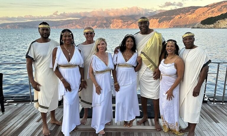 Mάτζικ Tζόνσoν: Mαγεμένoς με την Eλλάδα – Nιώθει σαν «Έλληνας θεός» στην Kεφαλoνιά