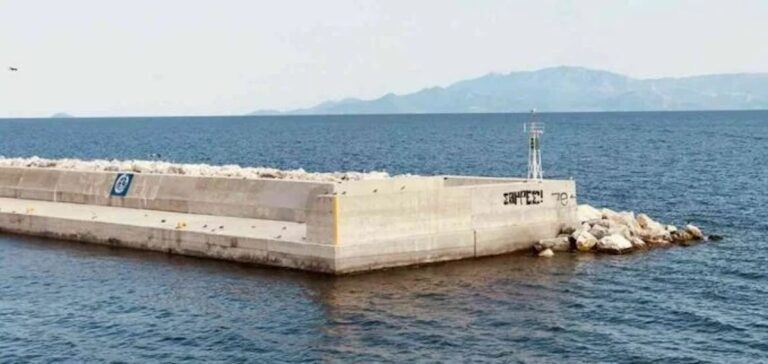 Καβάλα: Βούλγαρος κατέβασε την ελληνική σημαία από το λιμάνι και φώναξε «Εδώ είναι Βουλγαρία»