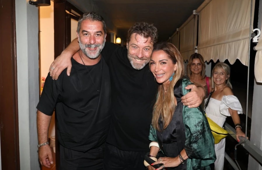 Βγήκε με τη Βανδή αλλά όλοι κοιτούσαν τα πόδια του: Ο Μπισμπίκης «έσκασε» Επίδαυρο μ’αυτά τα παπούτσια & έγινε θέαμα 31 Δέσποινα Βανδή – Βασίλης Μπισμπίκης