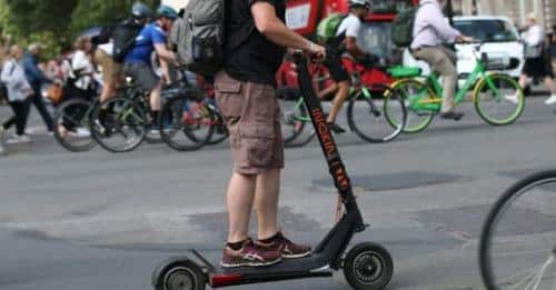 Το Παρίσι απαγορεύει τα ενοικιαζόμενα ηλεκτρικά πατίνια από 1η Σεπτεμβρίου