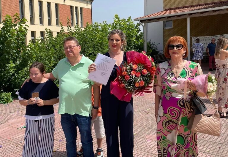 Μητέρα δύο παιδιών πήρε στα 39 της πτυχίο Λογιστικής σε τέσσερα χρόνια από το Πανεπιστήμιου Θεσσαλίας