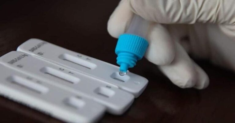 Κορωνοϊός  –  Εξαπλώνεται και στην Ελλάδα το στέλεχος «Έρις»: Αύξηση θανάτων και εισαγωγών  –  Η περιοχή που βρίσκεται στο επίκεντρο