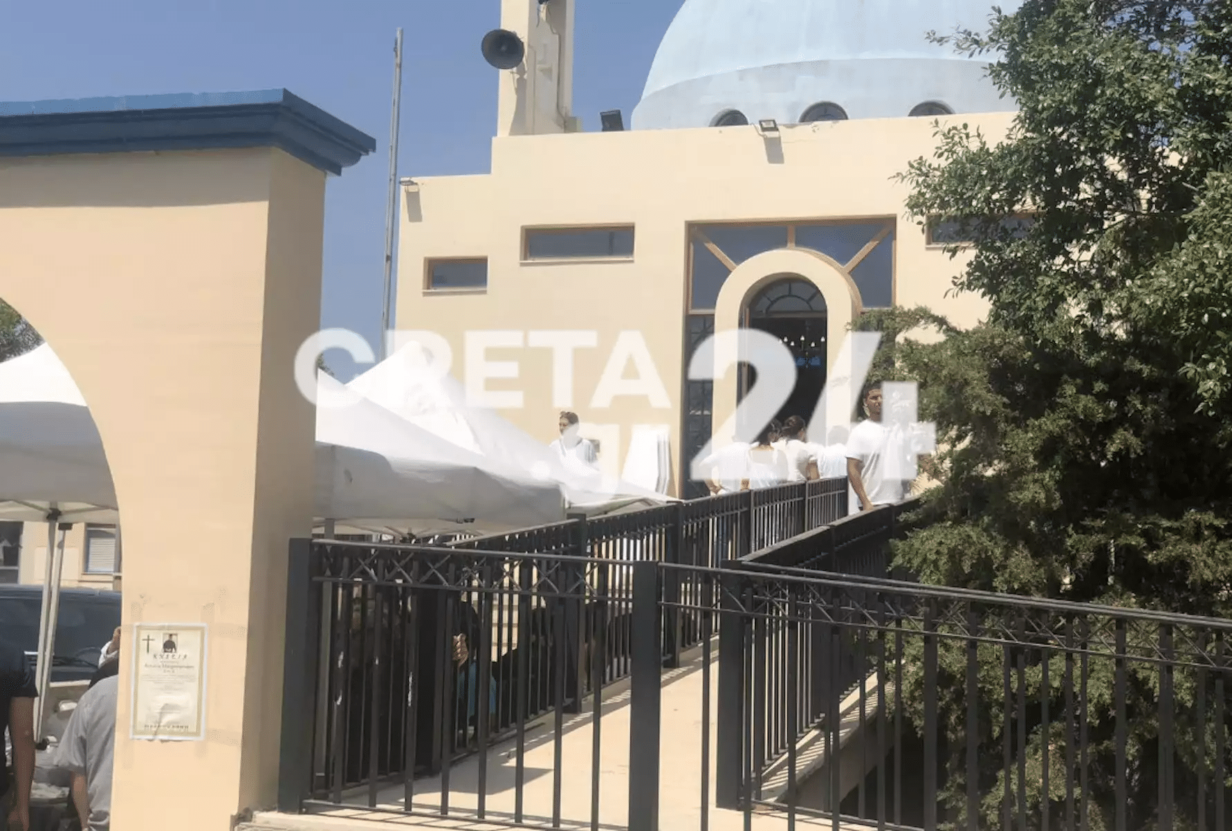 «Έχουμε γαμπρό, φέρτε μαντολίνα»: Σπαρακτικό «αντίο» στον 22χρονο Αντώνη – Ράκος η μητέρα του, όλοι στα λευκά 5 Κηδεύτηκε ο 22χρονος Αντώνης