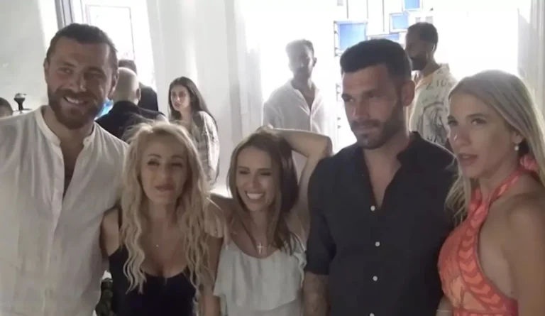 Στάθης Σχίζας – Νίκος Μπάρτζης: «Επίθεση» αγάπης στη Μύκονο από θαυμάστριες