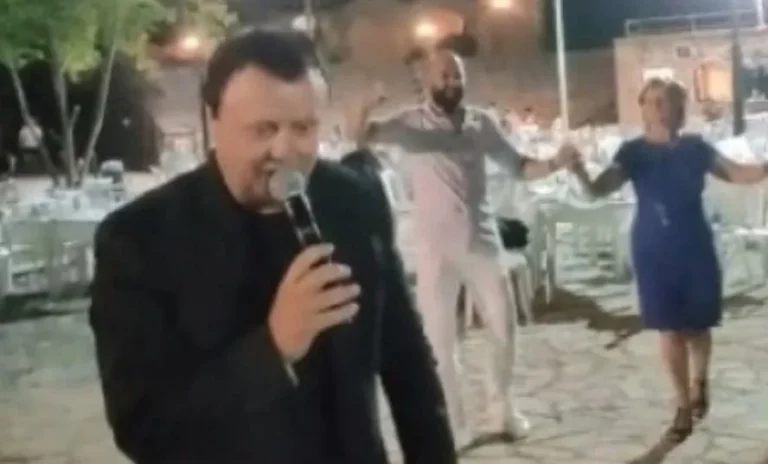 Τραγουδιστής σε πανηγύρι τρελάθηκε από την πρόκριση του Παναθηναϊκού! Άφησε τα παραδοσιακά τραγούδια και άρχισε τα συνθήματα