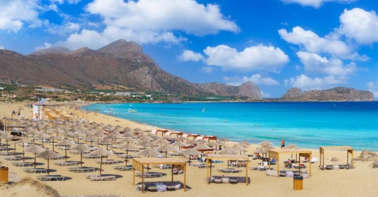 Φαλάσαρνα: Ούτε ένας, ούτε δύο, ούτε τρεις αλλά… 17 επιχειρηματίες χωρίς άδεια για ξαπλώστρες