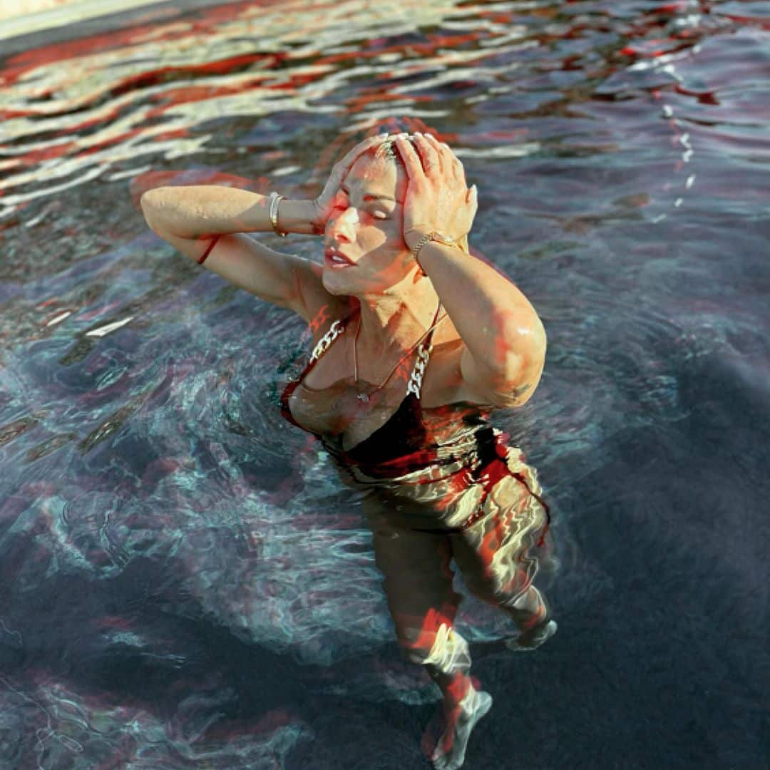 Το ωραιότερο κορμί της Ελλάδας: Η Ευρυδίκη Παπαδοπούλου με μαγιό στην Πάρο είναι μια αγαλματένια οπτασία 6 5 18