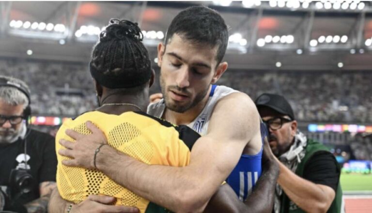 Τεράστιος άνθρωπος ο Τεντόγλου: Το βίντεο που το δείχνει να δίνει ρυθμό στον Πίνοκ στο τελευταίο του άλμα