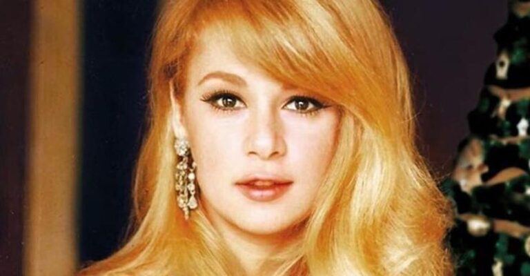 Αποκαλύφθηκε το μυστικό της Αλίκης Βουγιουκλάκη: Το ψεύτικο πράγμα που είχε στο πρόσωπό της και δεν έβγαινε από το σπίτι χωρίς αuτό