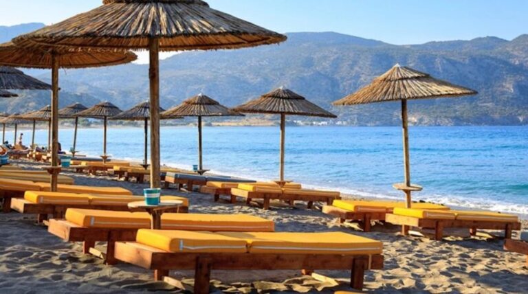 Χαλκιδική: Υπεύθυνος beach bar έδειρε ζευγάρι που ήθελε να καθίσει στην παραλία με πετσέτα – Στο νοσοκομείο 74χρονος