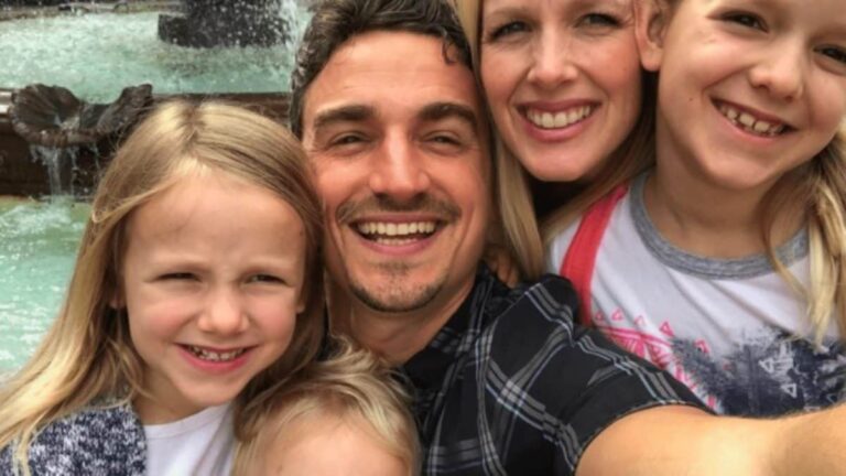 Χήρος μεγαλώνει ολομόναχος τις κόρες του: «Το οφείλω στη μητέρα τους που μας βλέπει από ψηλά»