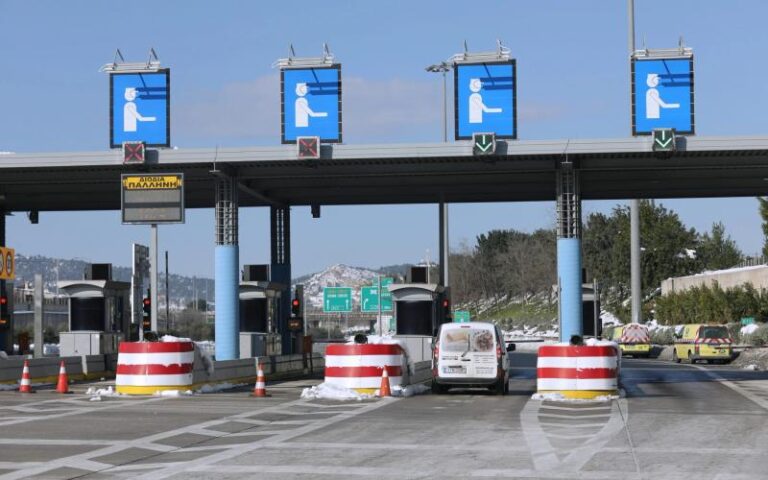 Θεσσαλονίκη: Ζητούν διόδια από δημοτικά οχήματα που πάνε στις φωτιές